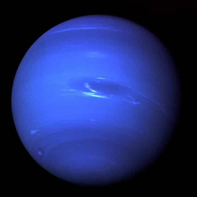 सौरमंडल के ग्रहों के नाम और जानकारी, 9 ग्रह के बारे में जानकारी, neptune planet, neptune image, varun grah ki photo, Solar System Ki Jankari
