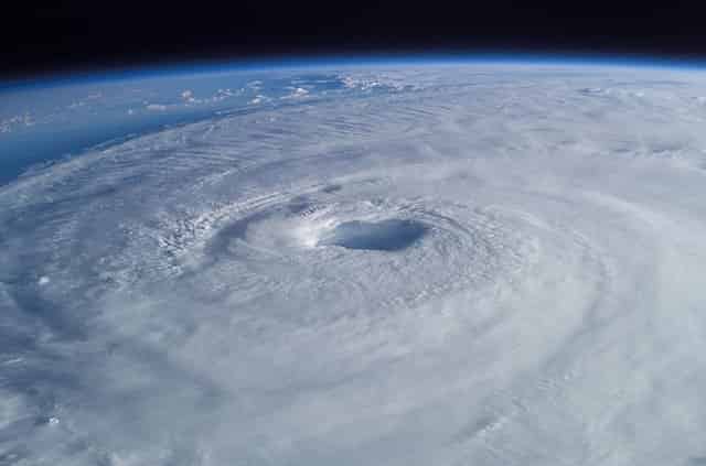 चक्रवात किसे कहते हैं? | What is Cyclone in Hindi - Best Guide 2025 1 चक्रवात किसे कहते हैं, What is Cyclone, उष्णकटिबंधीय चक्रवात किसे कहते हैं, what is tropical cyclone in hindi, cyclone in hindi